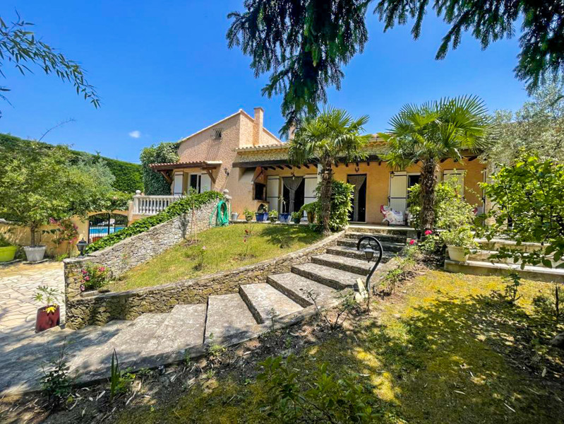 French property for sale in Vaison-la-Romaine, Vaucluse - €650,000 - photo 2
