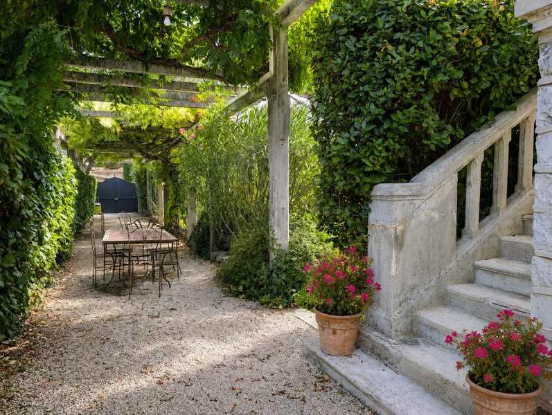French property for sale in Vaison-la-Romaine, Vaucluse - €625,000 - photo 2