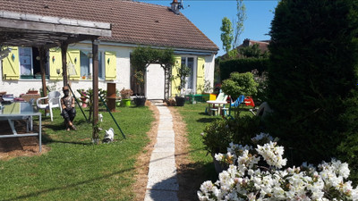 Maison à vendre à Châteauneuf-sur-Cher, Cher, Centre, avec Leggett Immobilier