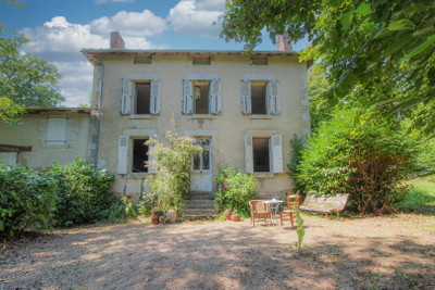Maison à vendre à Brigueuil, Charente, Poitou-Charentes, avec Leggett Immobilier