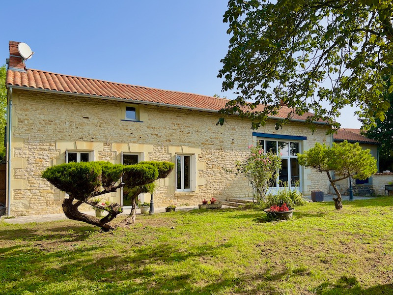 Maison à vendre à Moncontour, Vienne - 236.500 € - photo 1