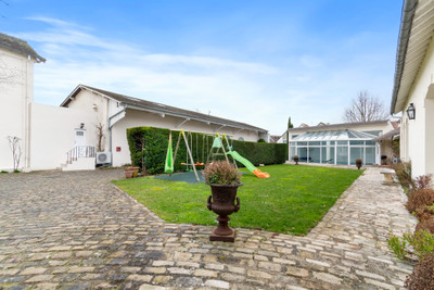 Grange à vendre à Noisy-le-Roi, Yvelines, Île-de-France, avec Leggett Immobilier