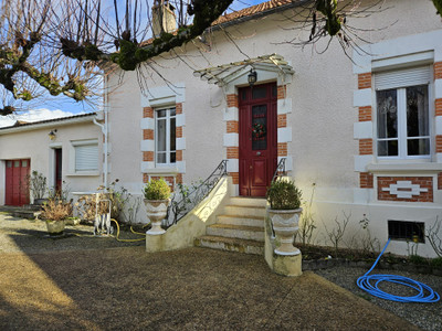 Maison à vendre à Sarliac-sur-l'Isle, Dordogne, Aquitaine, avec Leggett Immobilier