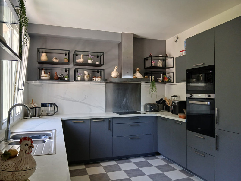 French property for sale in Saint-Pardoux-Corbier, Corrèze - €369,000 - photo 2