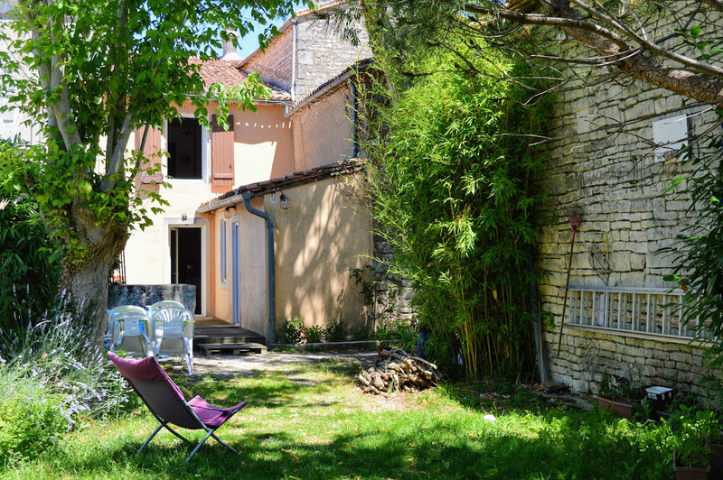 French property for sale in Mansle, Charente - €125,350 - photo 2