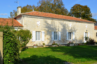 Maison à vendre à La Rochette, Charente, Poitou-Charentes, avec Leggett Immobilier