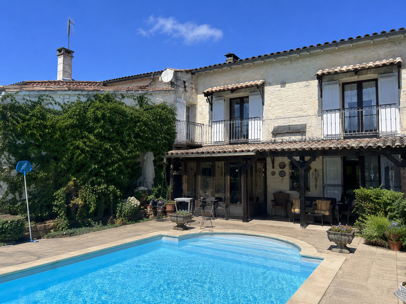 Propriété à vendre à Villefranche-de-Lonchat, Dordogne - 371 000 €