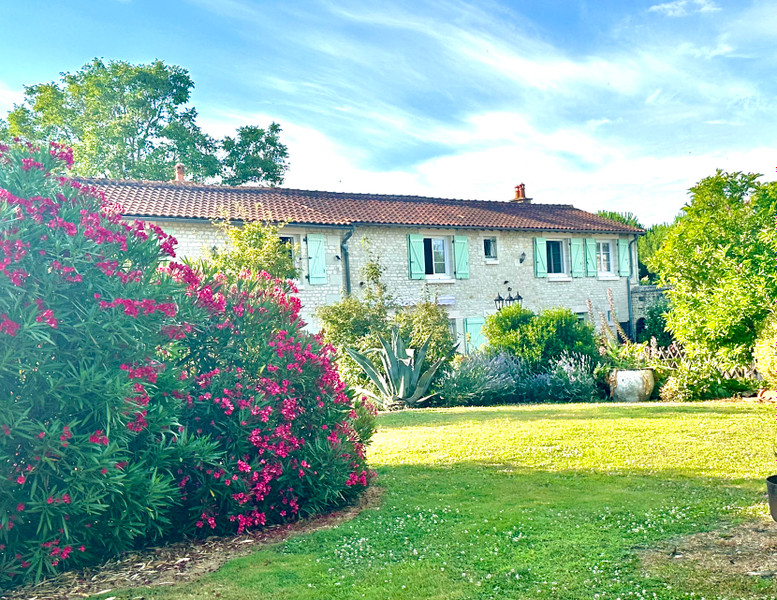 French property for sale in La Roche-Rigault, Vienne - €346,000 - photo 1