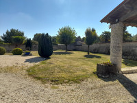 Maison à vendre à Saint-Martin-de-Juillers, Charente-Maritime - 299 950 € - photo 10
