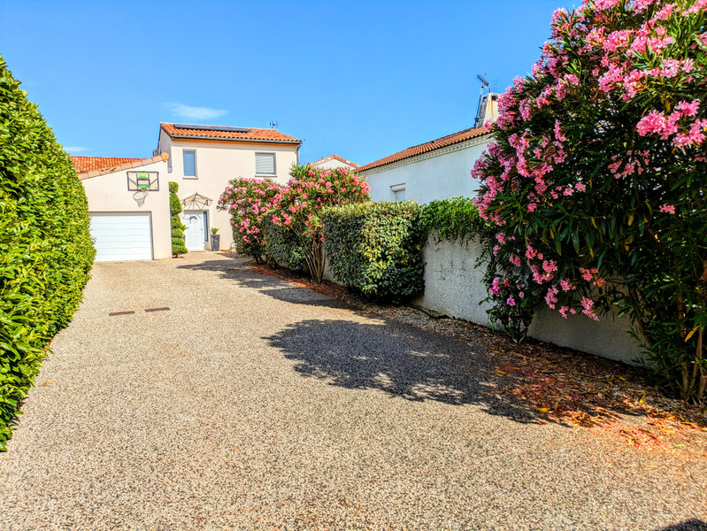 French property for sale in Portes-lès-Valence, Drôme - €464,000 - photo 9