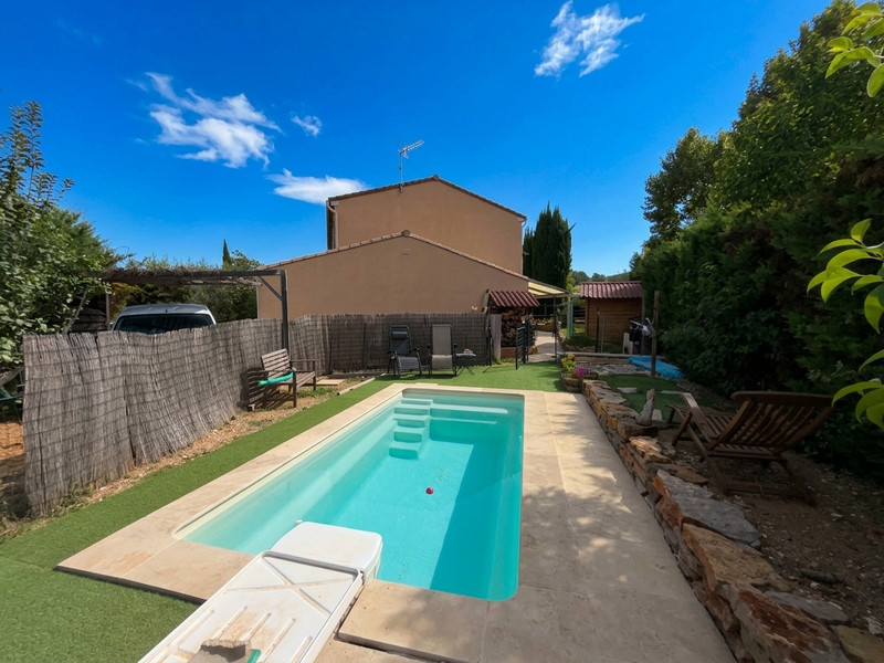 French property for sale in Le Val, Var - €381,600 - photo 3