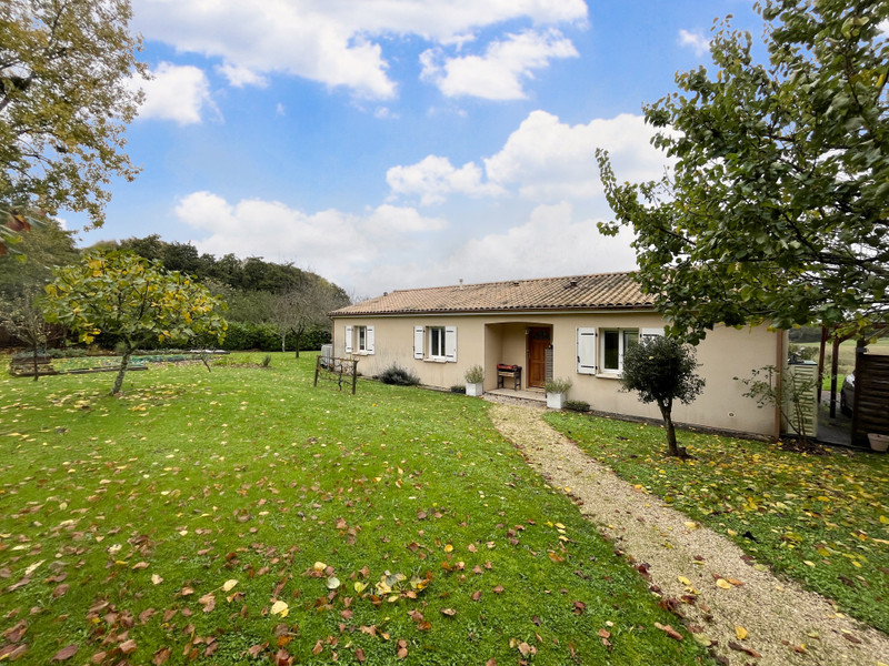 Maison à vendre à Charras, Charente - 239.000 € - photo 1