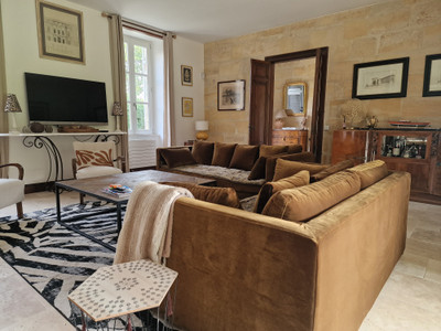 Impeccably renovated Bourgeoise home located in the Graves wine region only minutes from Bordeaux city centre.