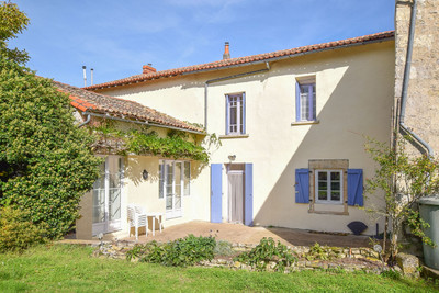 Maison à vendre à Les Adjots, Charente, Poitou-Charentes, avec Leggett Immobilier