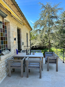 Magnificent stone residence with 9 rooms and 226 m², completely renovated, on a plot of 6123 m².