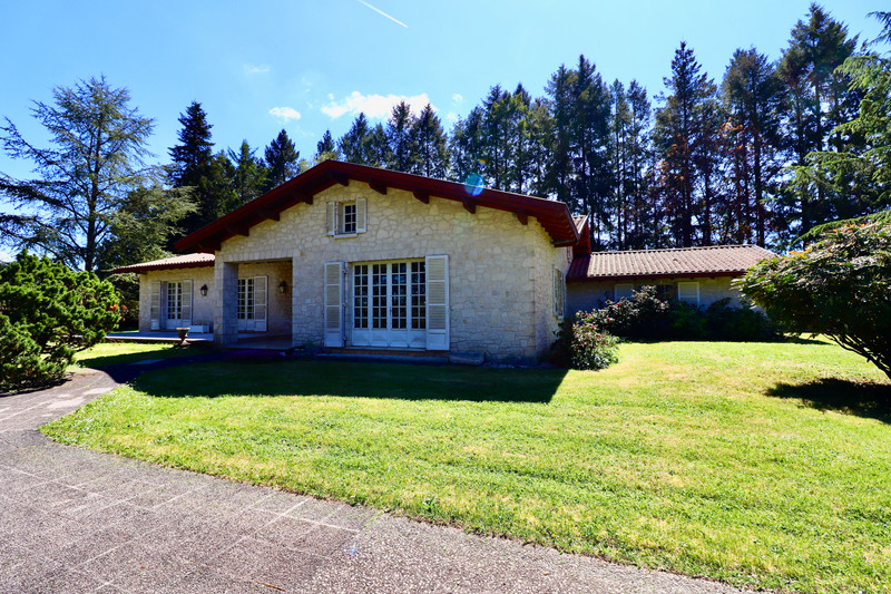 French property for sale in Montbron, Charente - €434,600 - photo 0