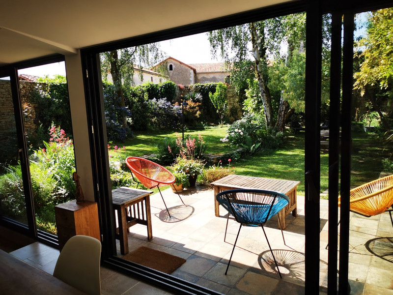 French property for sale in Saint-Laurent-de-Céris, Charente - &#8364;366,000 - photo 4