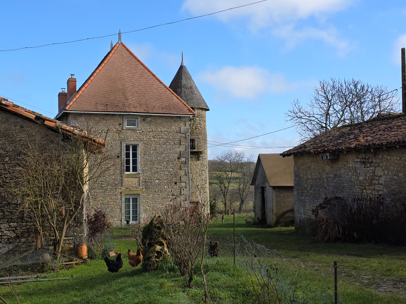 Propriété à vendre à Alloue, Charente - 360 000 €