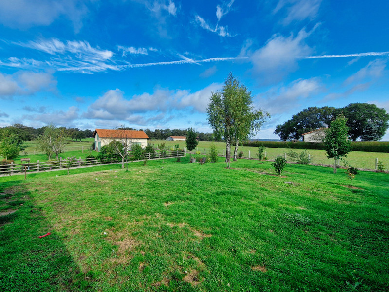 French property for sale in Chabrac, Charente - €267,500 - photo 7