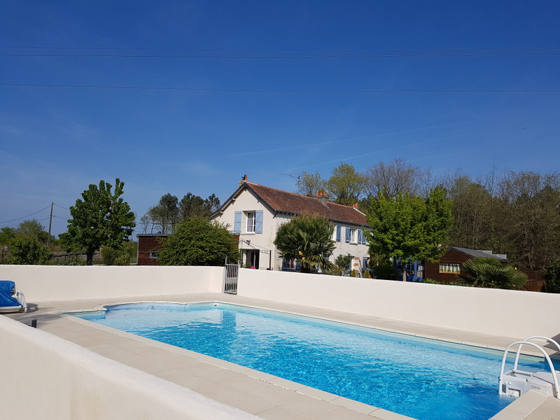 French property for sale in Luzé, Indre-et-Loire - €590,000 - photo 9