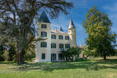 FOR SALE SOUTH OF TOULOUSE Chateau 436 m2 on 3 levels, 3.5 hectares of grounds, swimming pool, outbuildings wi