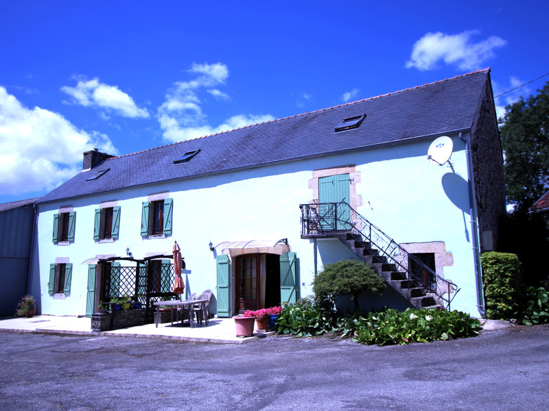 French property for sale in Saint-Coulitz, Finistère - €911,600 - photo 2