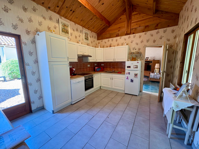 French property for sale in Saint-Estèphe, Dordogne - €240,750 - photo 1