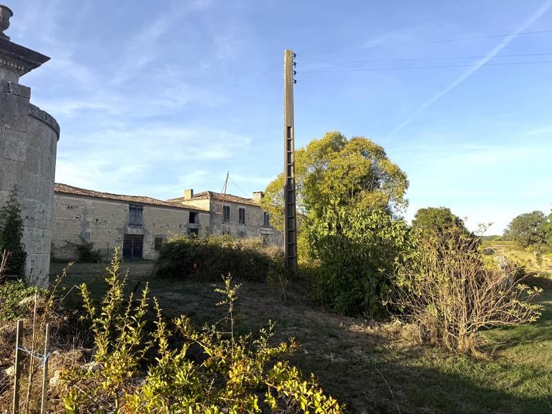 French property for sale in Lignières-Sonneville, Charente - €224,700 - photo 3