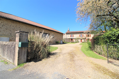 French property for sale in Vayres, Haute-Vienne - €306,000 - photo 8