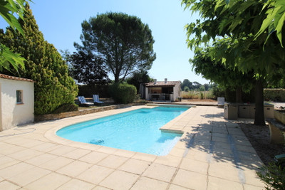French property for sale in Le Val, Var - €667,800 - photo 1