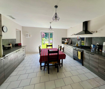 French property for sale in Pouillac, Charente-Maritime - €192,600 - photo 1