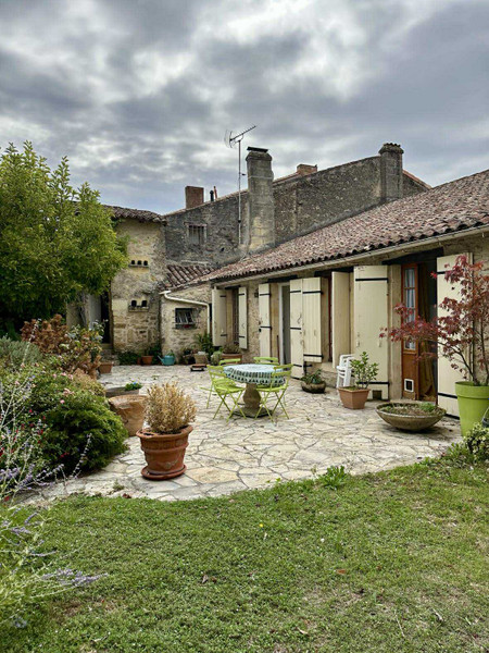 French property for sale in Blasimon, Gironde - €299,500 - photo 2