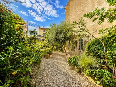 French property for sale in Pouzolles, Hérault - €360,000 - photo 9