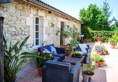 French property for sale in Boscamnant, Charente-Maritime - €299,000 - photo 11