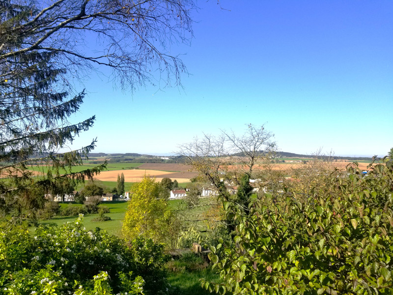Maison à vendre à Villebois-Lavalette, Charente - 264.000 € - photo 1