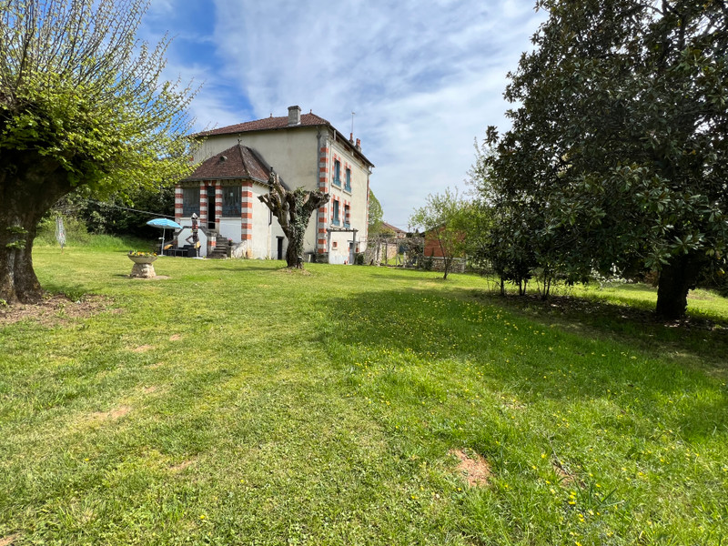 French property for sale in Javerlhac-et-la-Chapelle-Saint-Robert, Dordogne - €295,000 - photo 1
