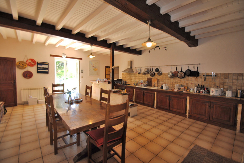 House in Rauzan Gironde Lovely 3 bed CHARACTER HOME with pool set