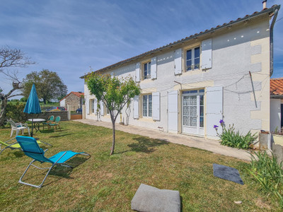 Maison à vendre à Bioussac, Charente, Poitou-Charentes, avec Leggett Immobilier