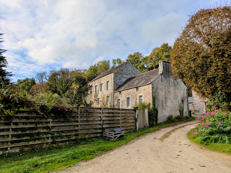 French property for sale in Saint-Sauveur, Finistère - €205,200 - photo 2