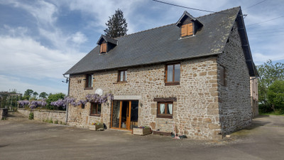 French property for sale in Carelles, Mayenne - €333,900 - photo 1