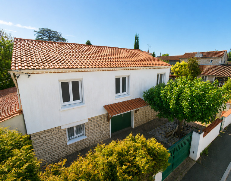 Propriété à vendre à Gond-Pontouvre, Charente - 262 000 €