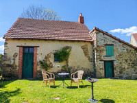 Maison à vendre à Marcillat-en-Combraille, Allier - 220.000 € - photo 2