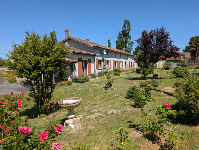 French property for sale in Pouillac, Charente-Maritime - €149,000 - photo 0
