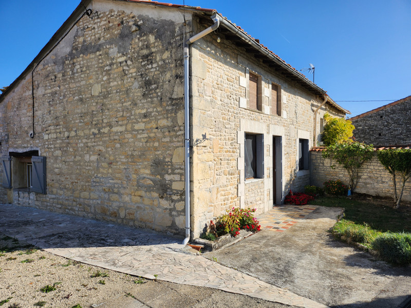 Maison à vendre à Barbezières, Charente - 88 000 € - photo 1