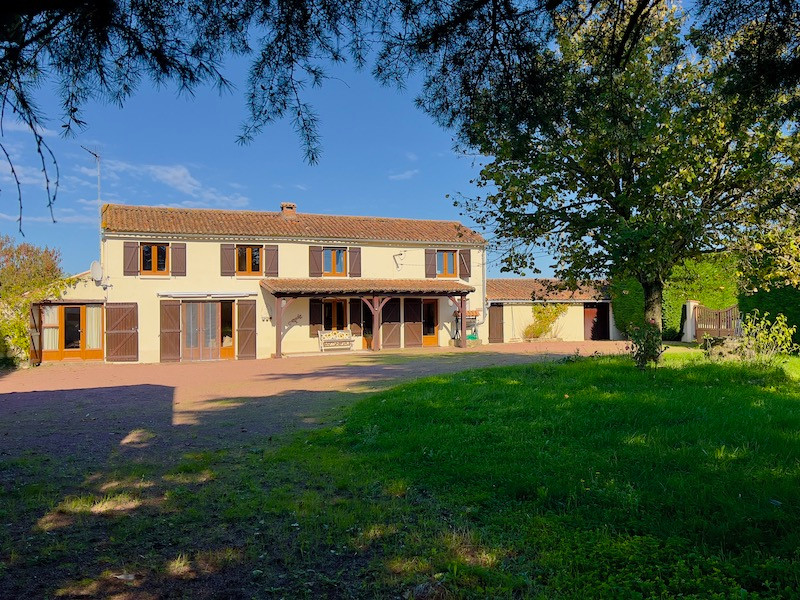 Maison à vendre à Plaine-et-Vallées, Deux-Sèvres - 166.700 € - photo 1