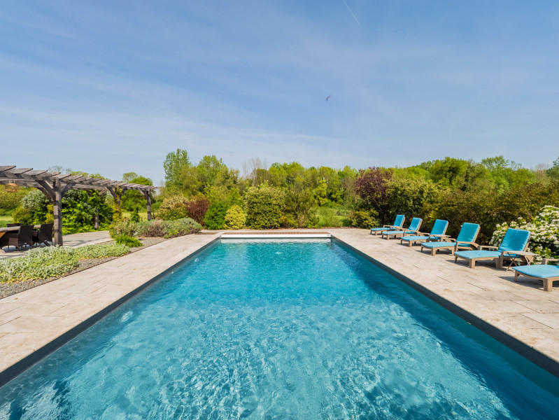 French property for sale in Cognac, Charente - €799,980 - photo 2