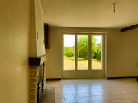 Maison à vendre à Paizay-Naudouin-Embourie, Charente - 73.000 € - photo 2