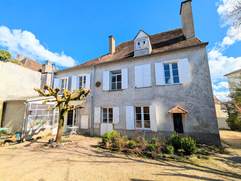 Maison à vendre à Saint-Yrieix-la-Perche, Haute-Vienne - 299.000 € - photo 1