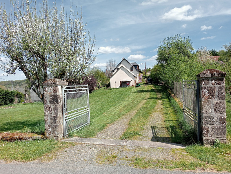 French property for sale in Marcillac-la-Croisille, Corrèze - €178,200 - photo 1