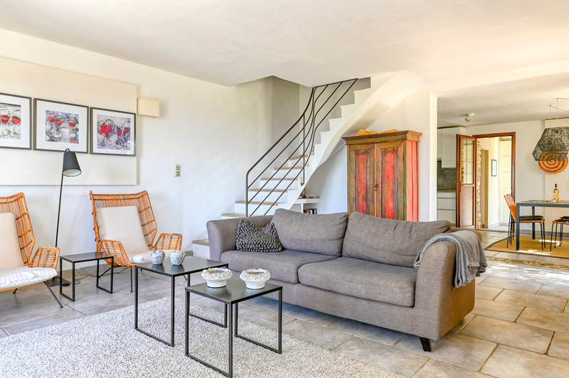 French property for sale in Caseneuve, Vaucluse - €720,000 - photo 4